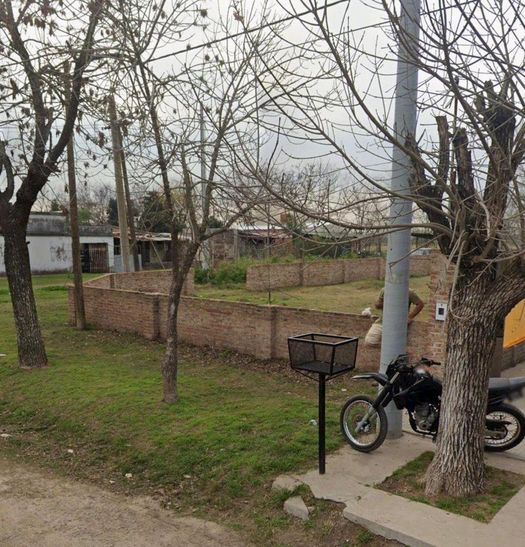 Foto de Excelente terreno frente a la plaza Laguna Paiva, imagen 1