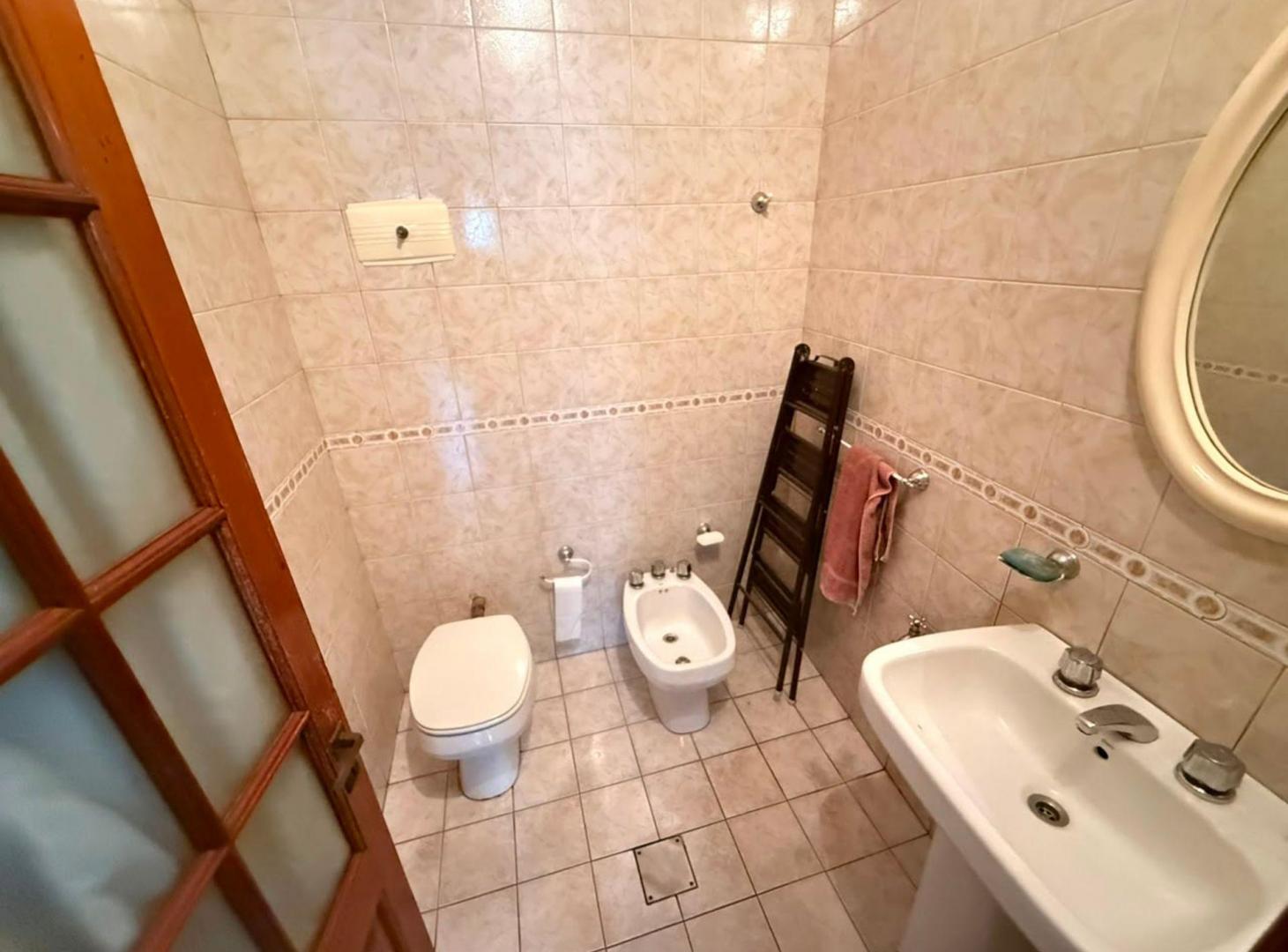 Foto de Local con depósito y oficina en alquiler s/ ochava, imagen 3