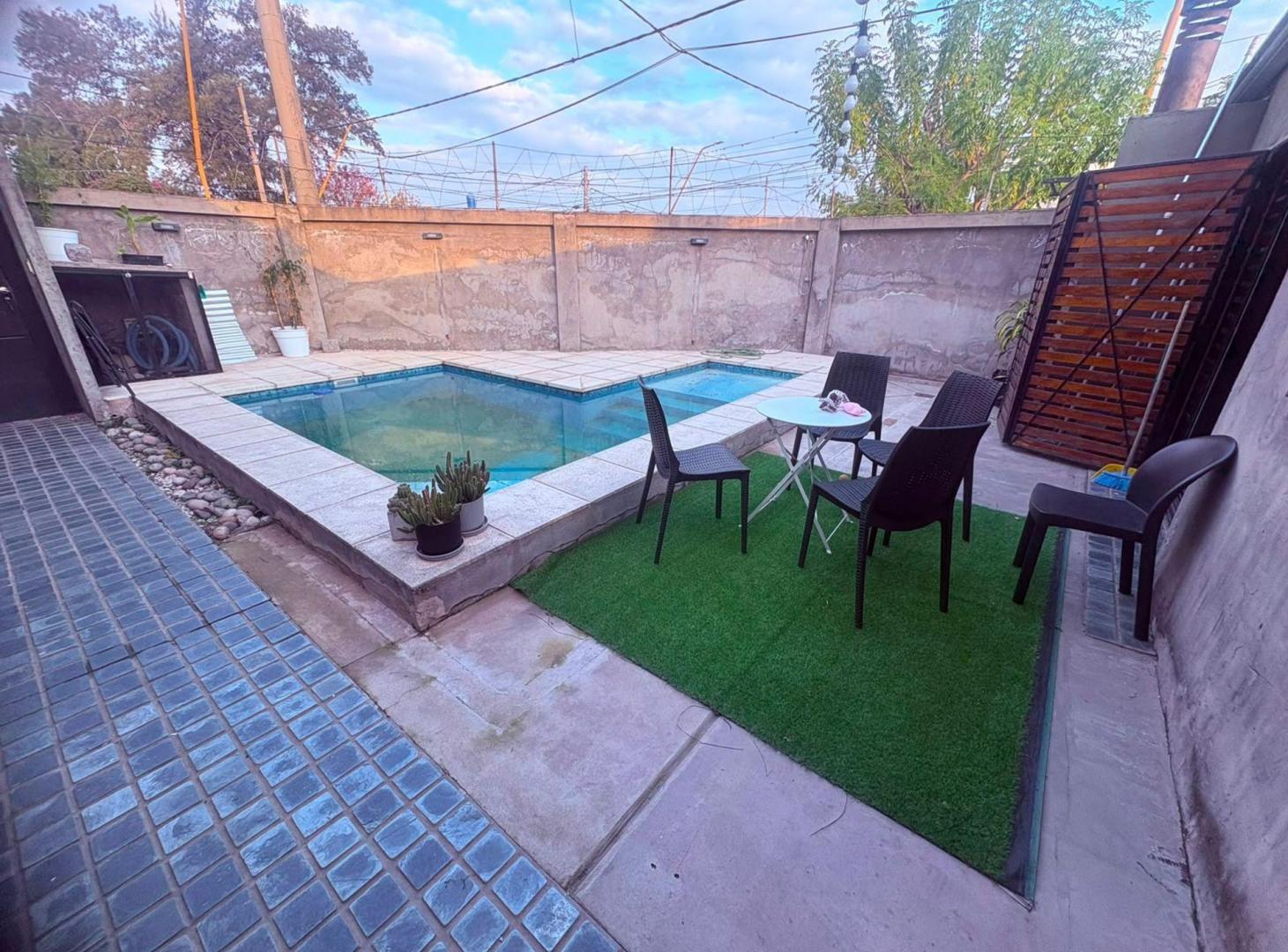 Foto de CASA CON PATIO VERDE Y PISCINA,A MTRS AV GALICIA, imagen 2