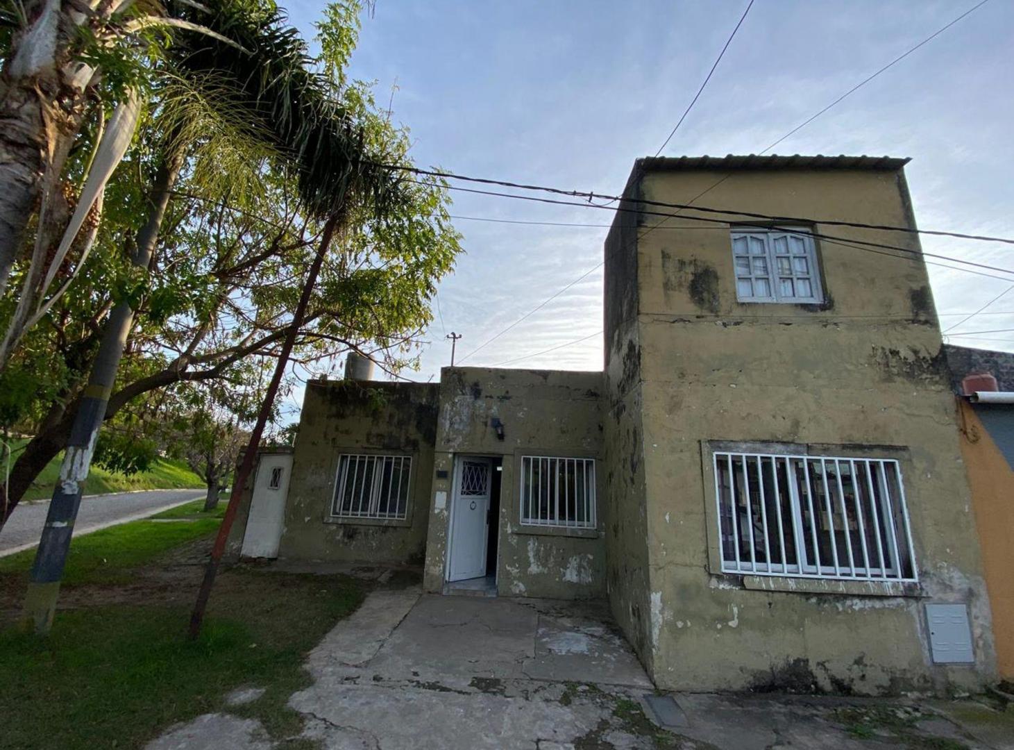 Foto de CASA EN VENTA 3 DORM. EN ZONA SUR DE SANTA FE, imagen 2