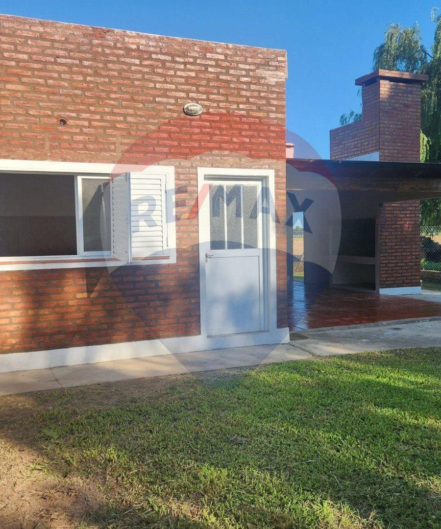Foto de SE VENDE HERMOSA CASA APTA CREDITO EN SANTA ROSA, imagen 1