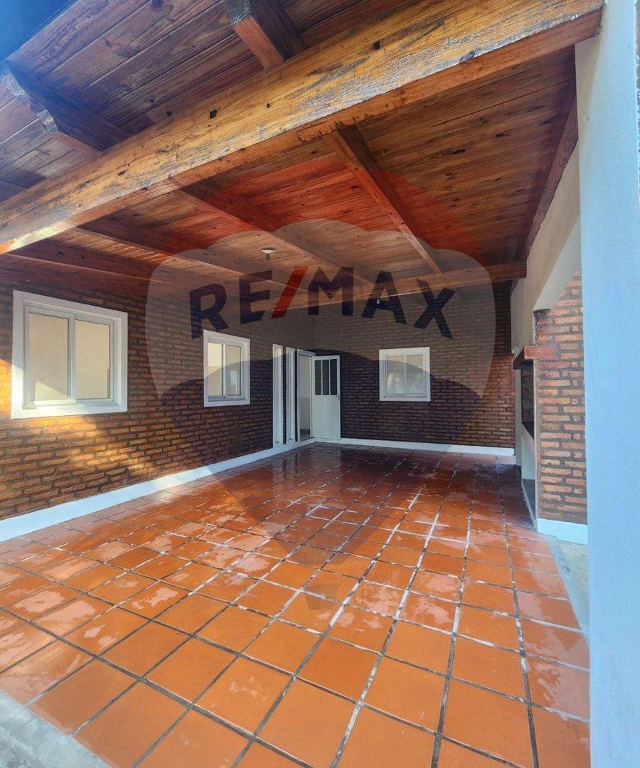 Foto de SE VENDE HERMOSA CASA APTA CREDITO EN SANTA ROSA, imagen 2
