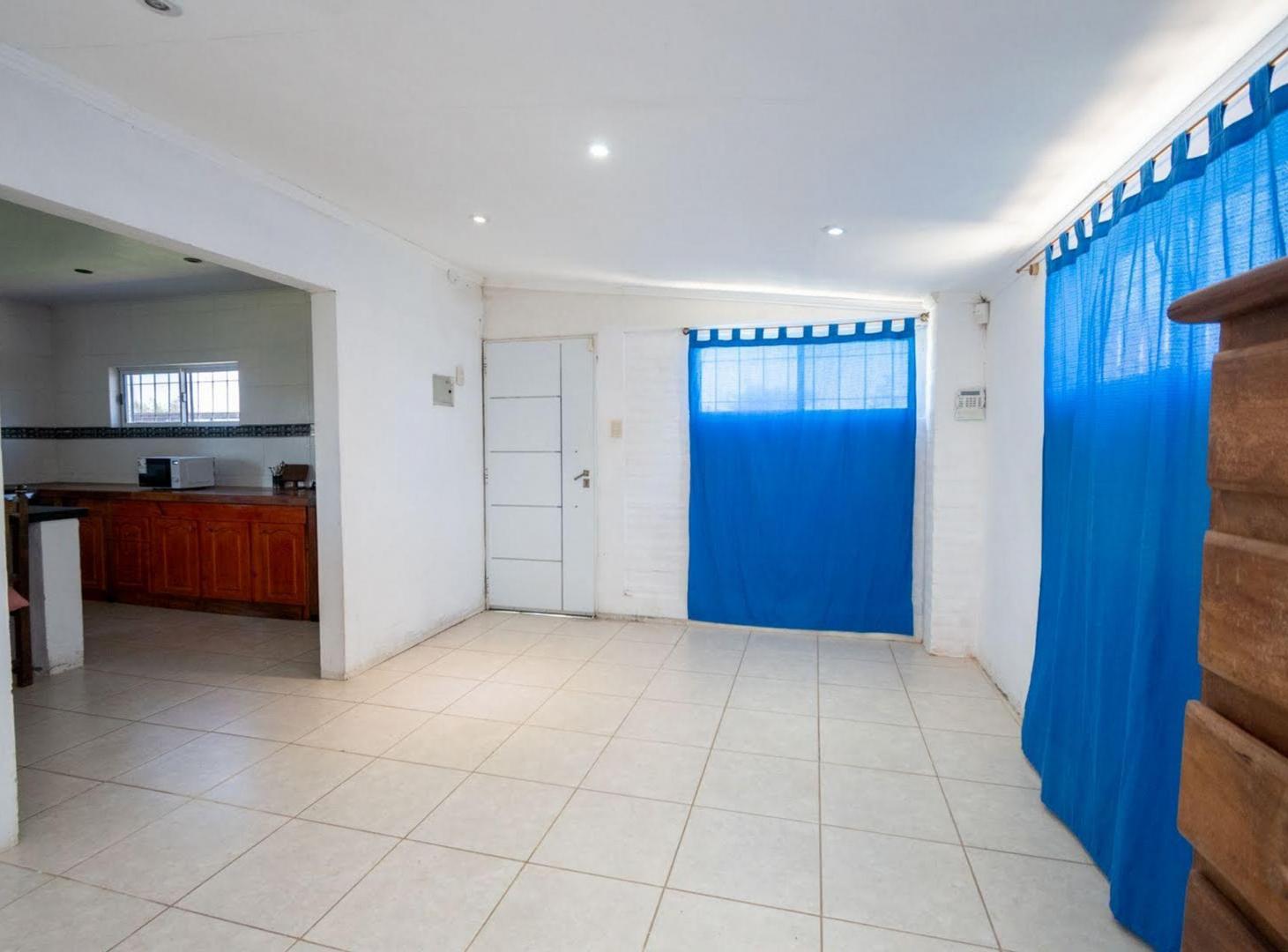 Foto de Casa hermosa con piscina y 3 cocheras en B° Caima, imagen 5