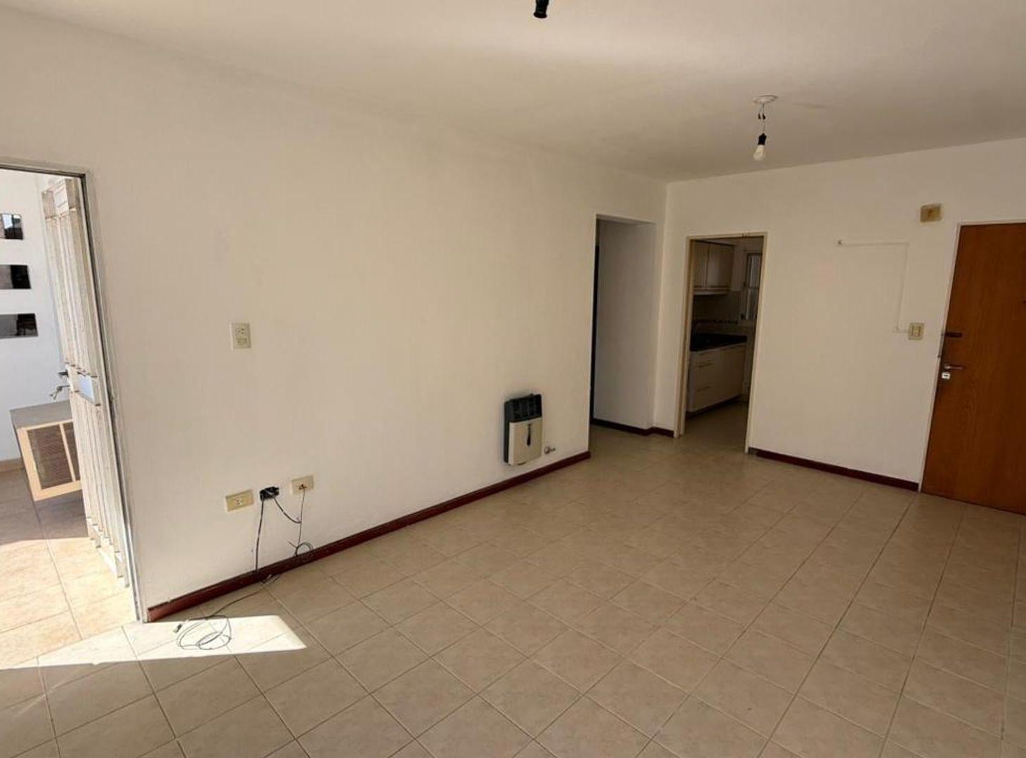 Foto de Dpto de 2 dormitorios, balcón y patio en alquiler, imagen 1
