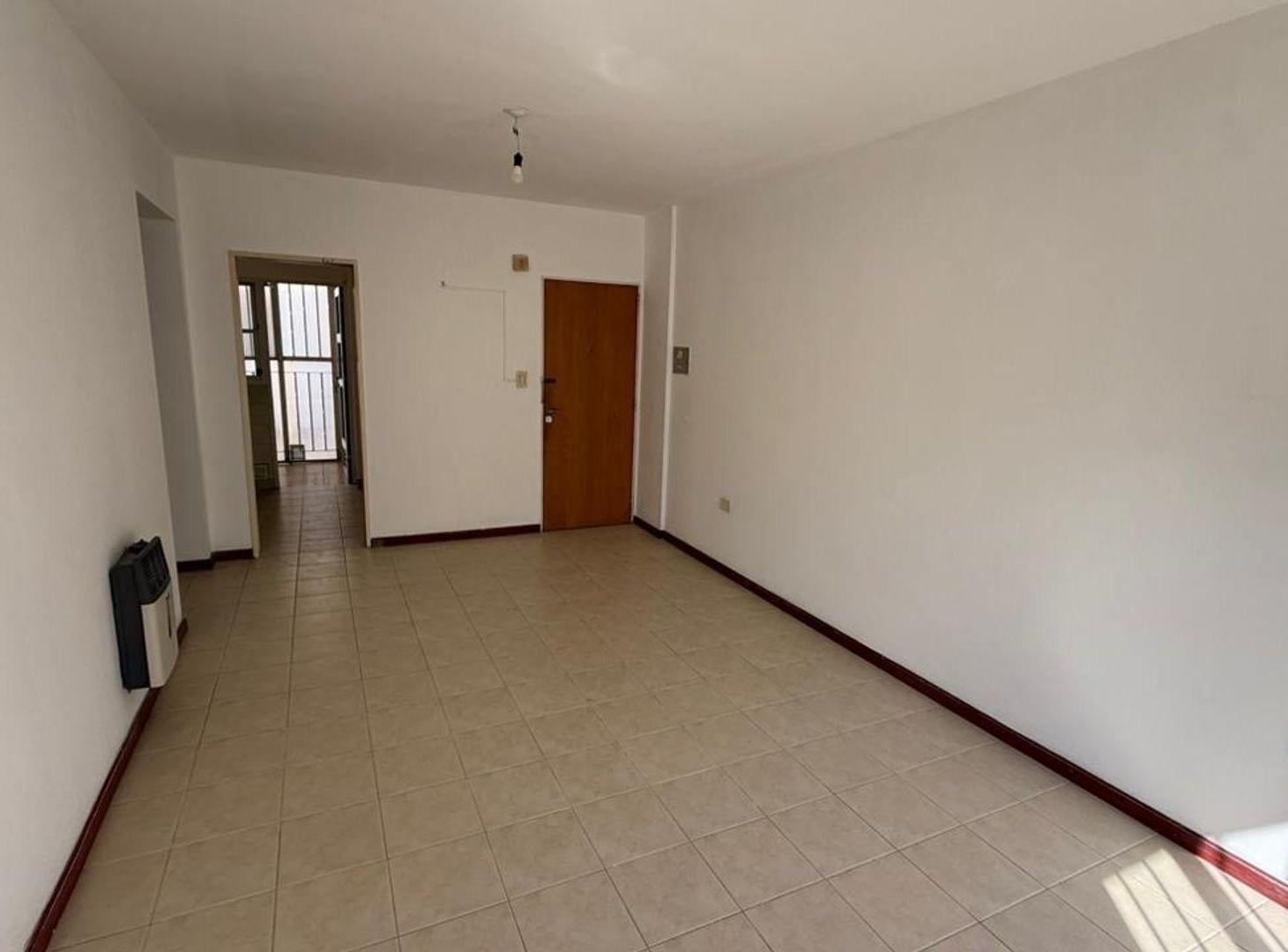 Foto de Dpto de 2 dormitorios, balcón y patio en alquiler, imagen 2