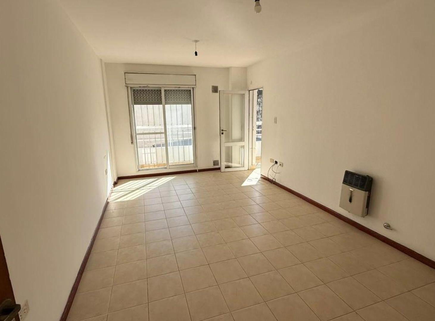 Foto de Dpto de 2 dormitorios, balcón y patio en alquiler, imagen 4