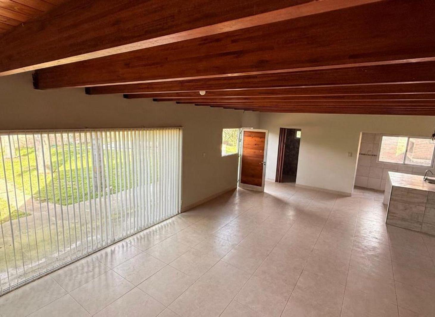 Casa moderna con pileta en San Carlos Centro