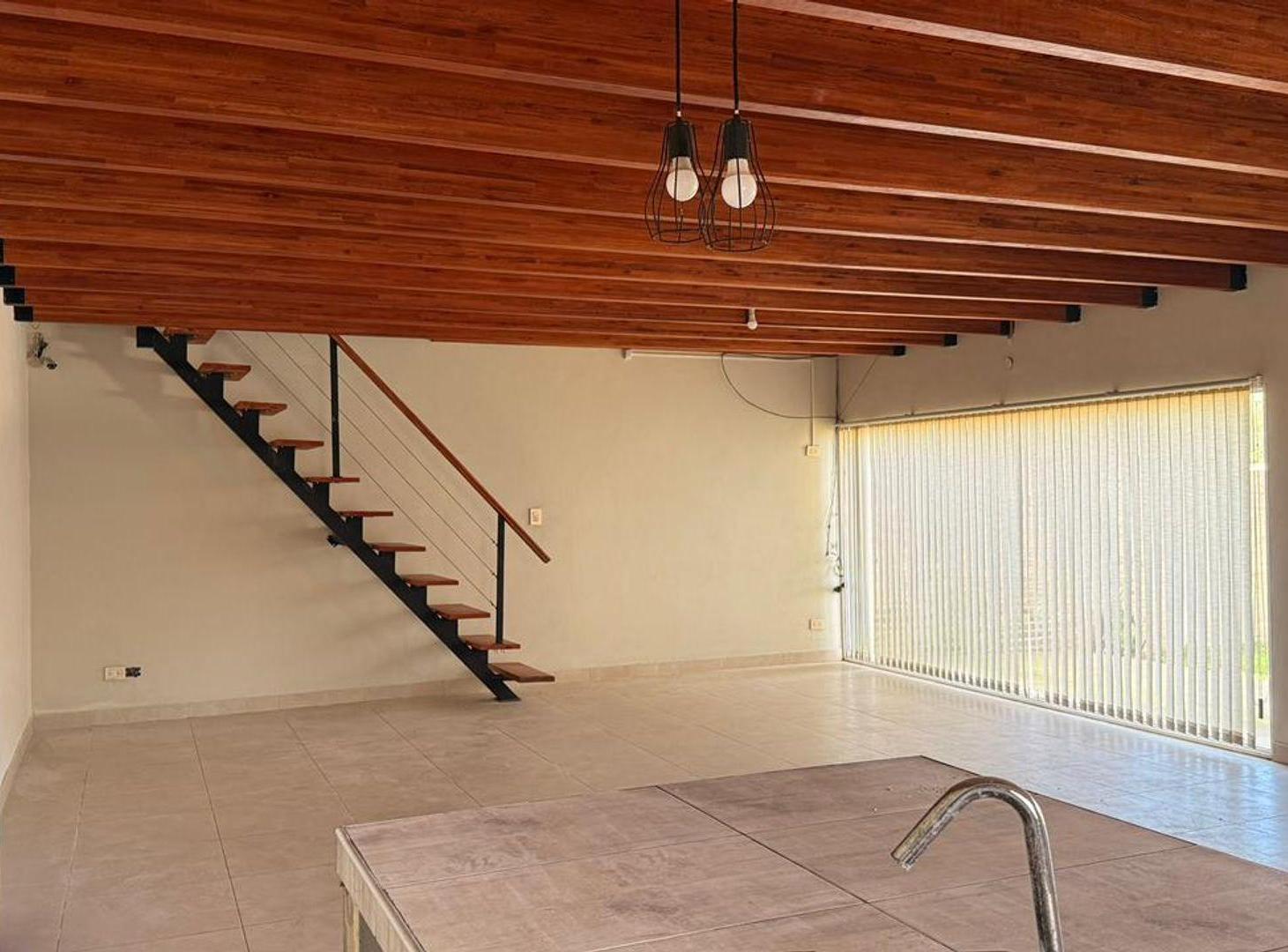 Foto de Casa moderna con pileta en San Carlos Centro, imagen 1