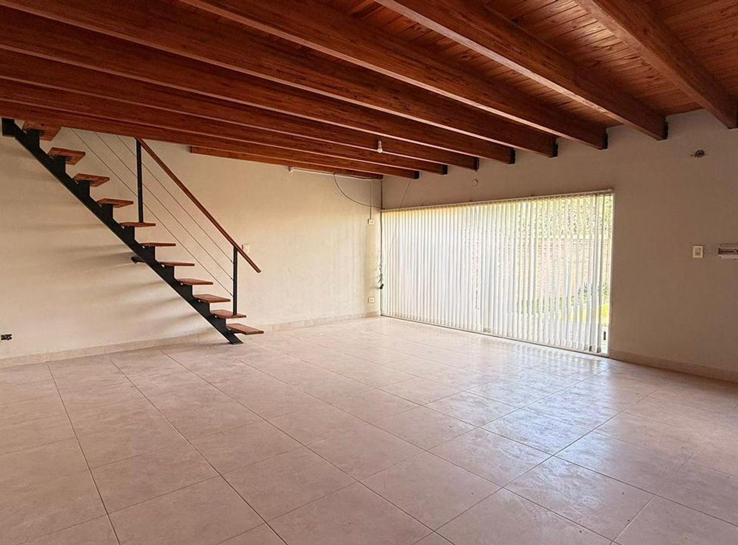 Foto de Casa moderna con pileta en San Carlos Centro, imagen 4