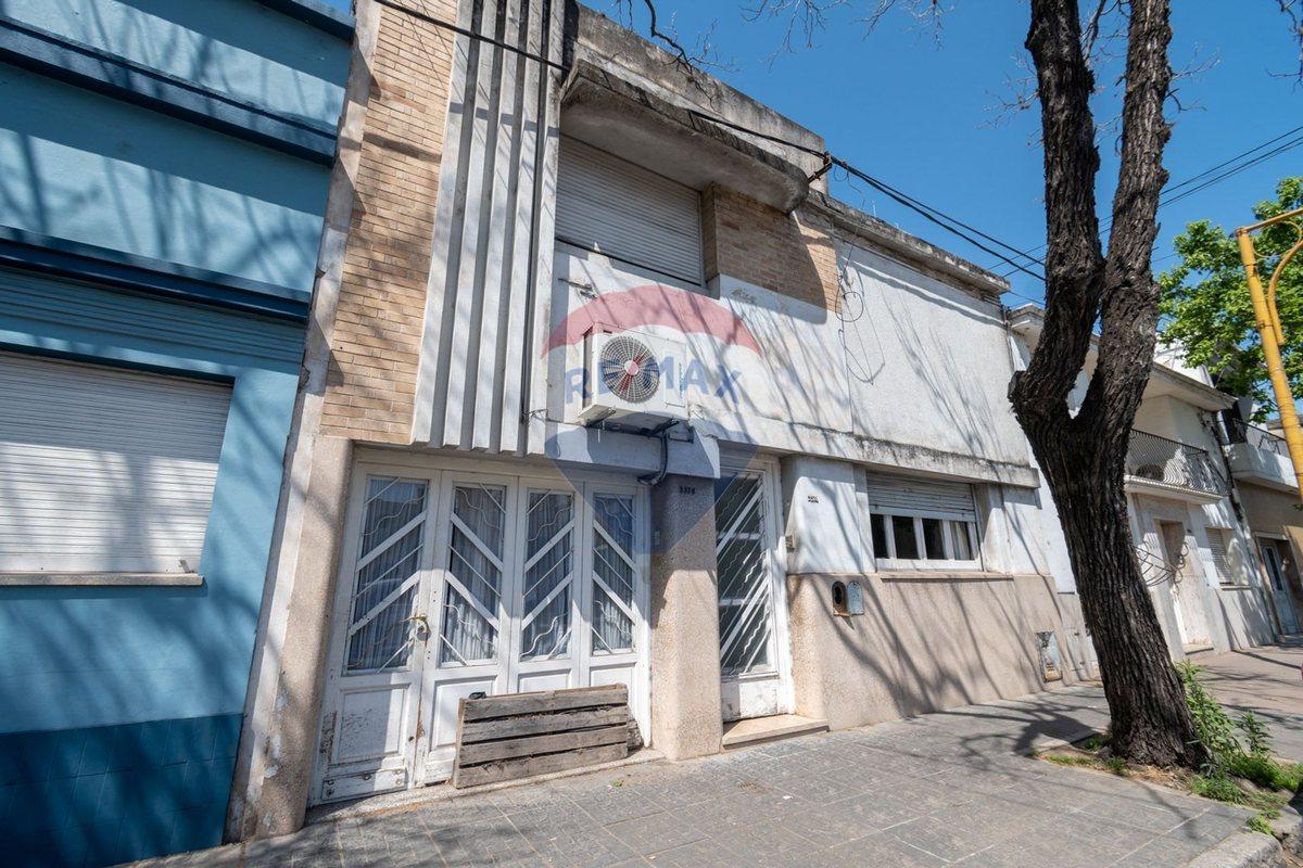 Foto de Casa en venta a 50 metros de Bv. Gálvez, imagen 2