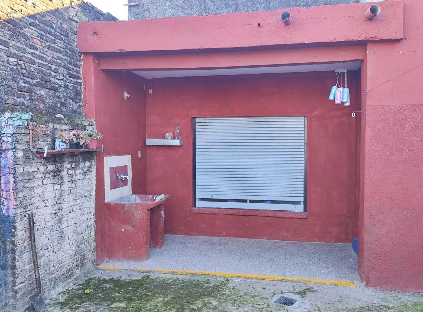 Foto de Casa 2 dor., cochera y patio, zona Facundo Zuviria, imagen 2