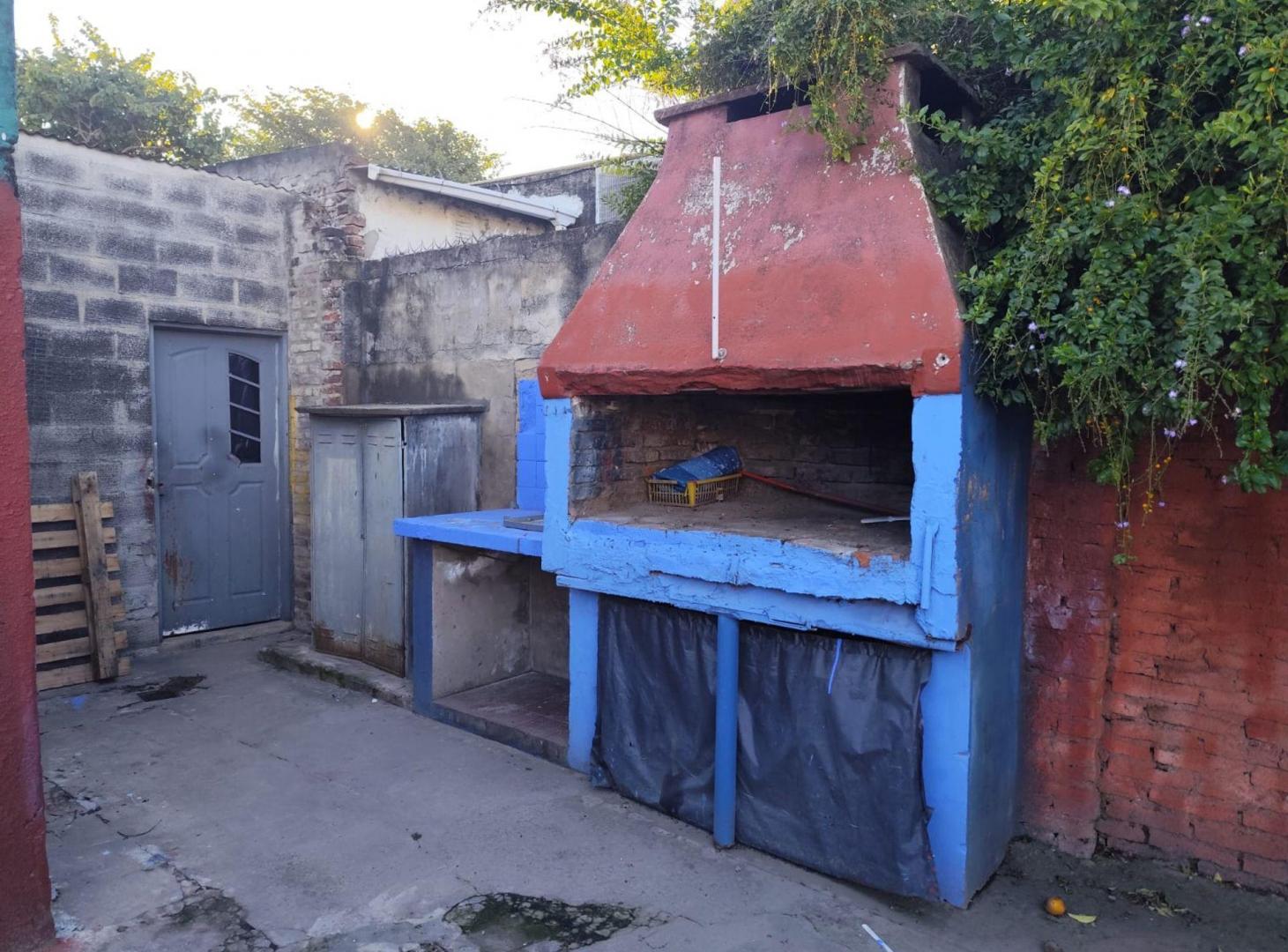 Foto de Casa 2 dor., cochera y patio, zona Facundo Zuviria, imagen 3
