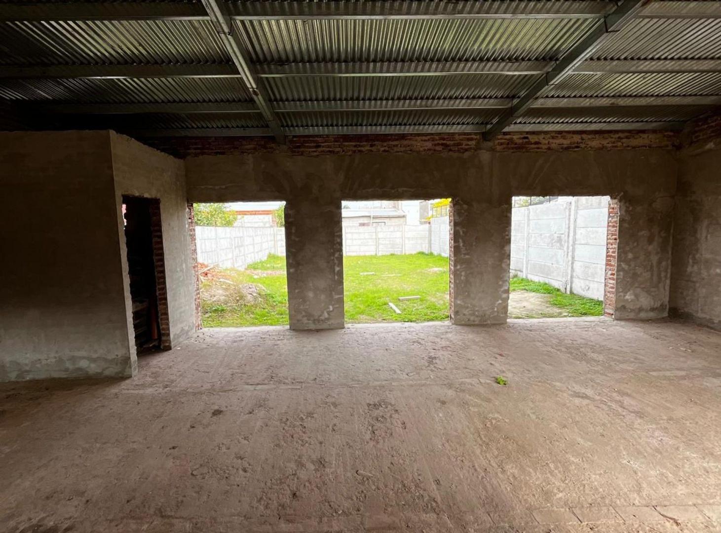 Foto de Amplio terreno con casa en construcción, imagen 4