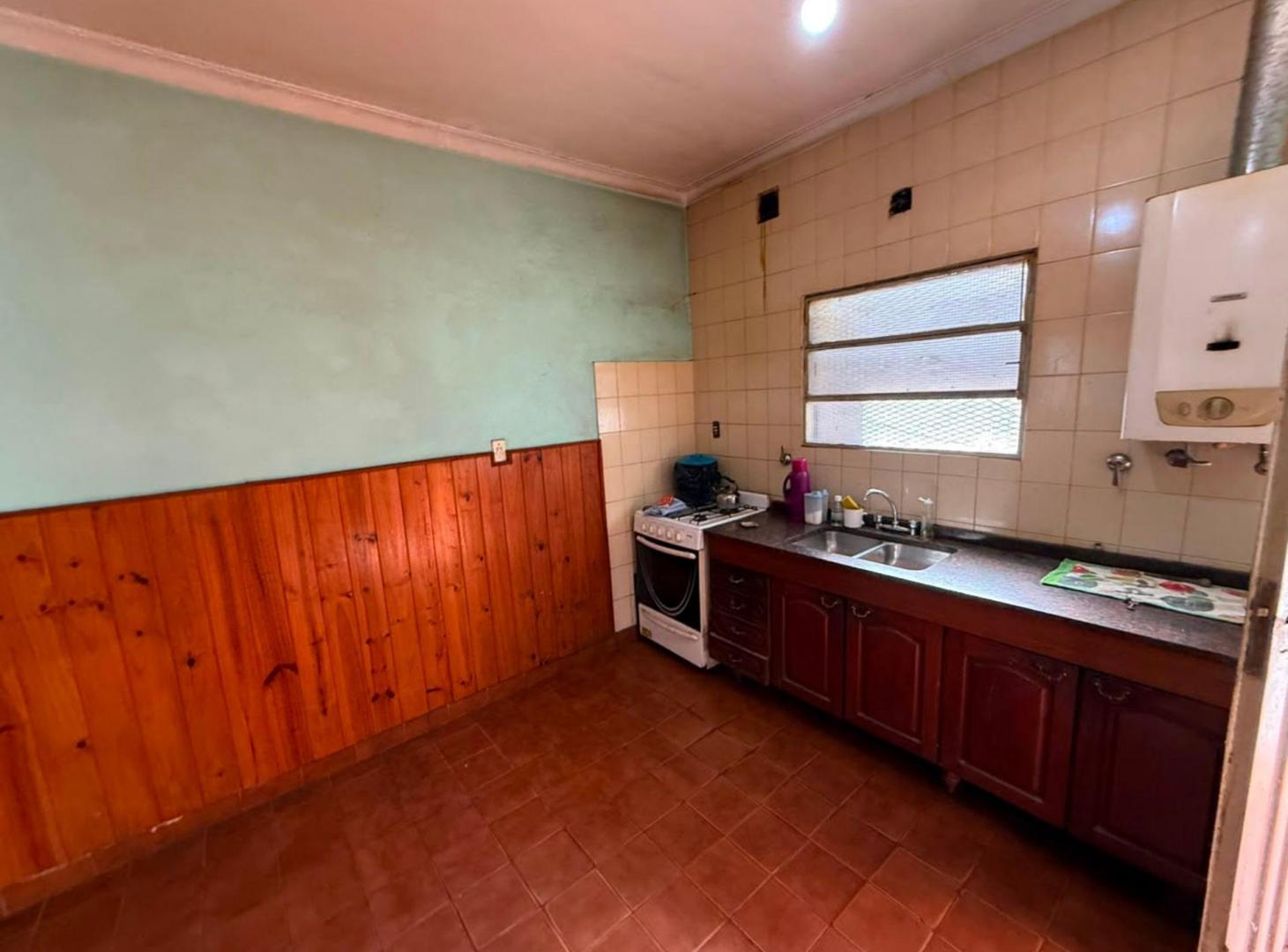 Foto de Casa en venta 2 dormis-cochera-patio B°Sgto Cabral, imagen 4