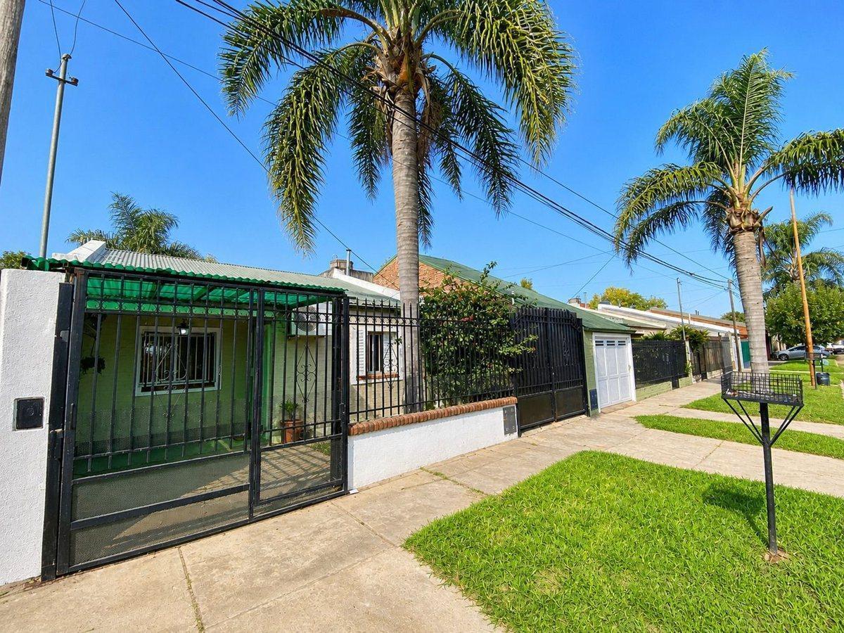 Foto de VENTA DE IMPECABLE CASA CON ENORME PATIO, imagen 3
