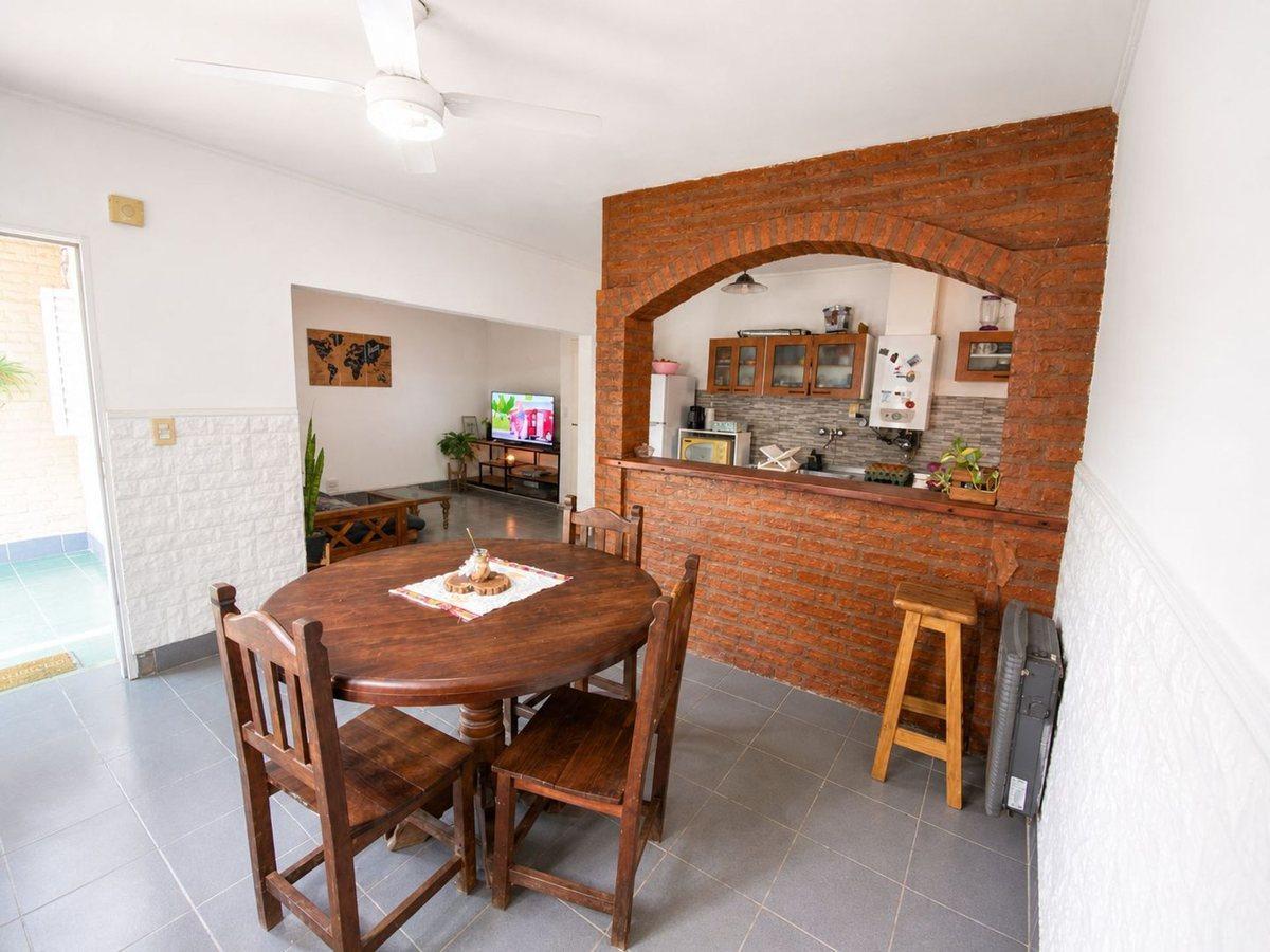 Foto de VENTA DE IMPECABLE CASA CON ENORME PATIO, imagen 1