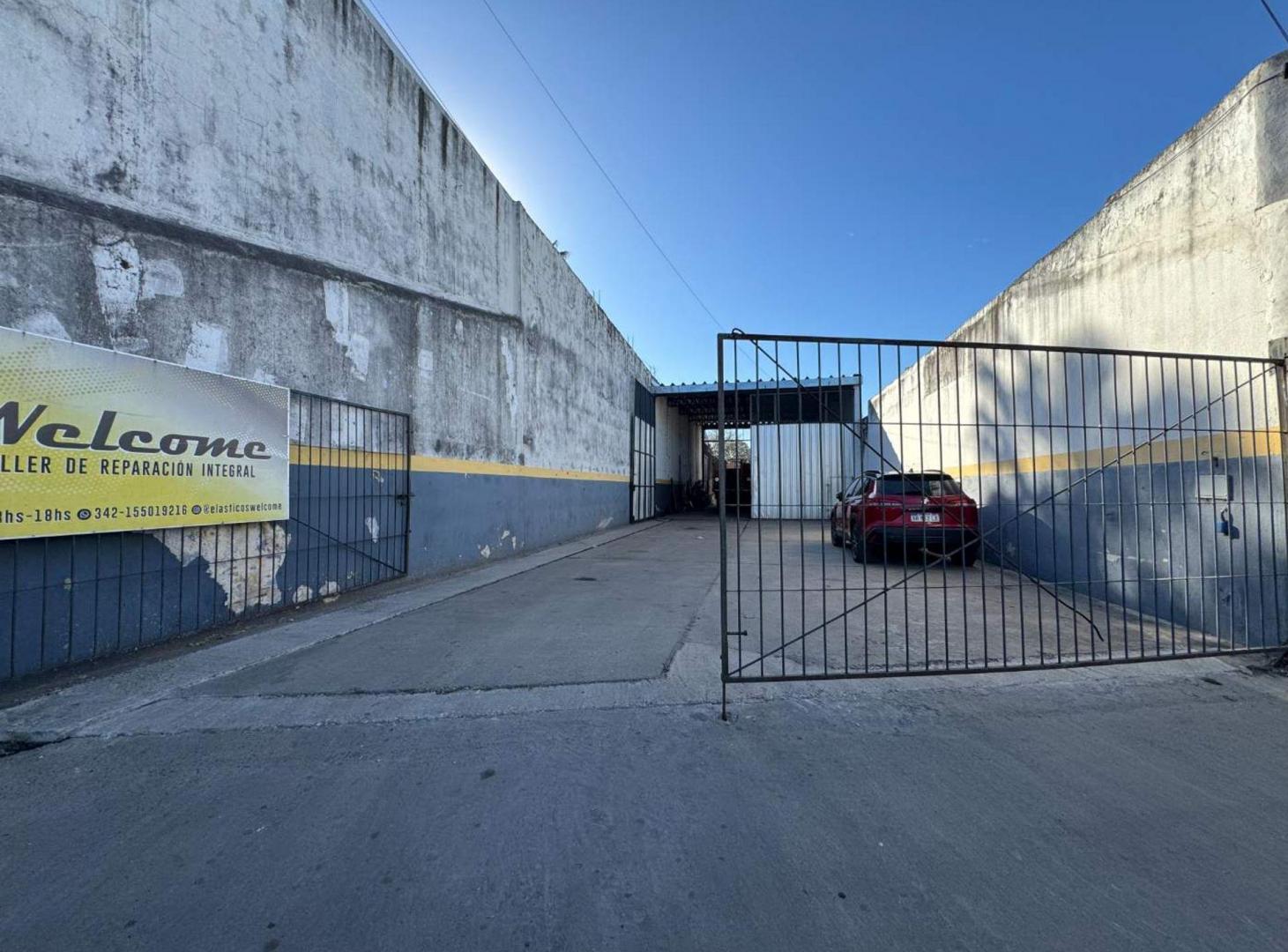 Foto de Gran galpon sobre importante avenida, imagen 3