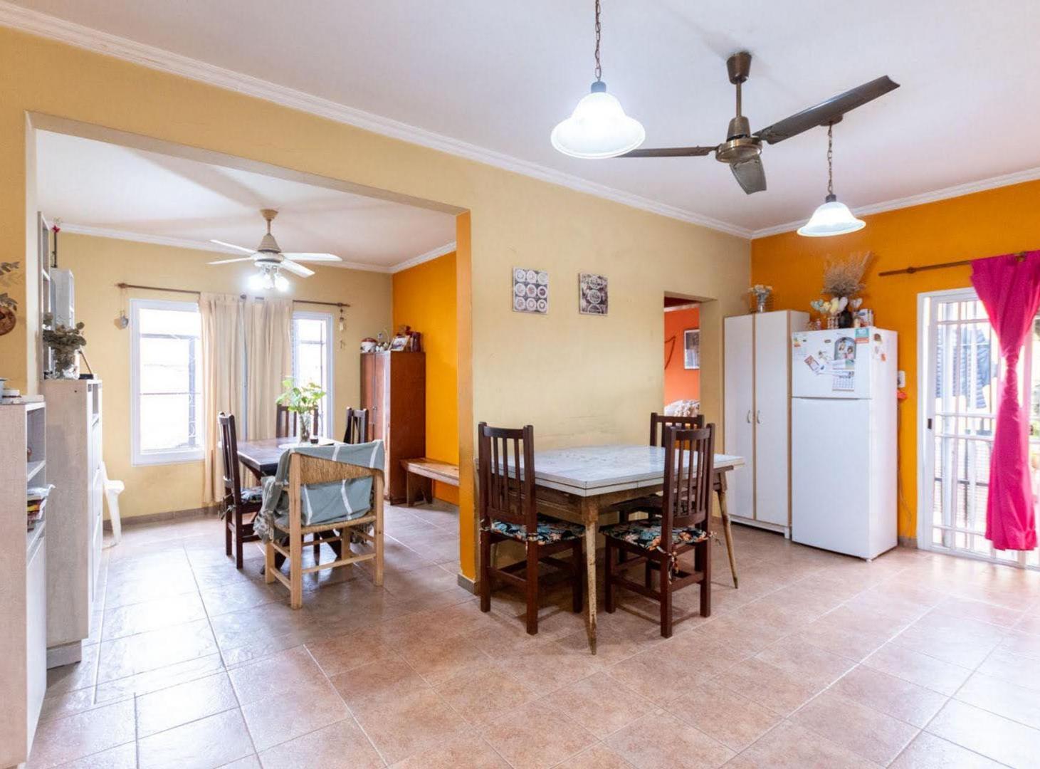 Foto de CASA 4 DORMITORIOS A UNA CUADRA DE AV GALICIA, imagen 4