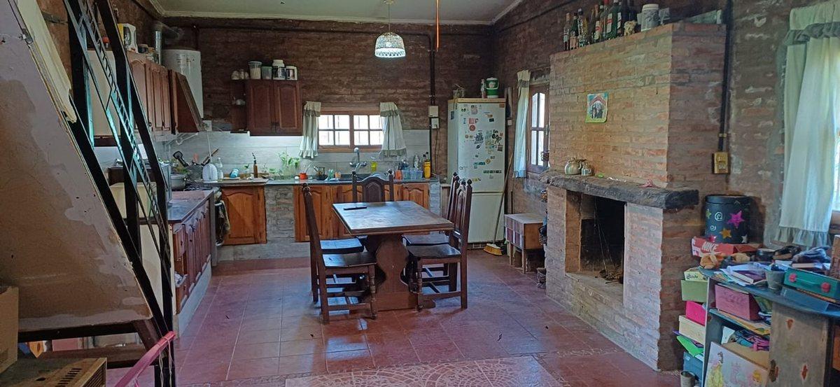 Foto de CASA CUATRO DORMITORIOS CON GRAN PATIO VERDE, imagen 1