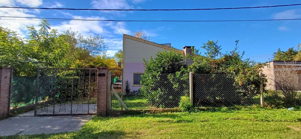 Foto de CASA CUATRO DORMITORIOS CON GRAN PATIO VERDE, imagen 4