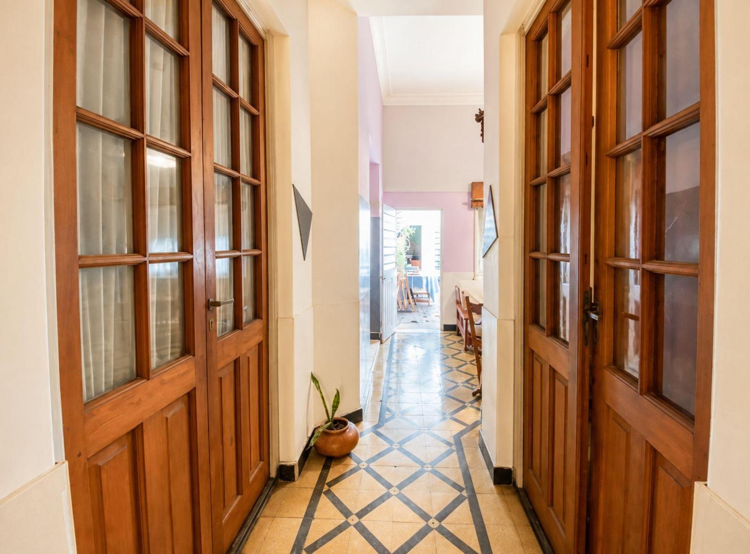 Foto de SE VENDE AMPLIA CASA EN BARRIO CONSTITUYENTES!, imagen 1