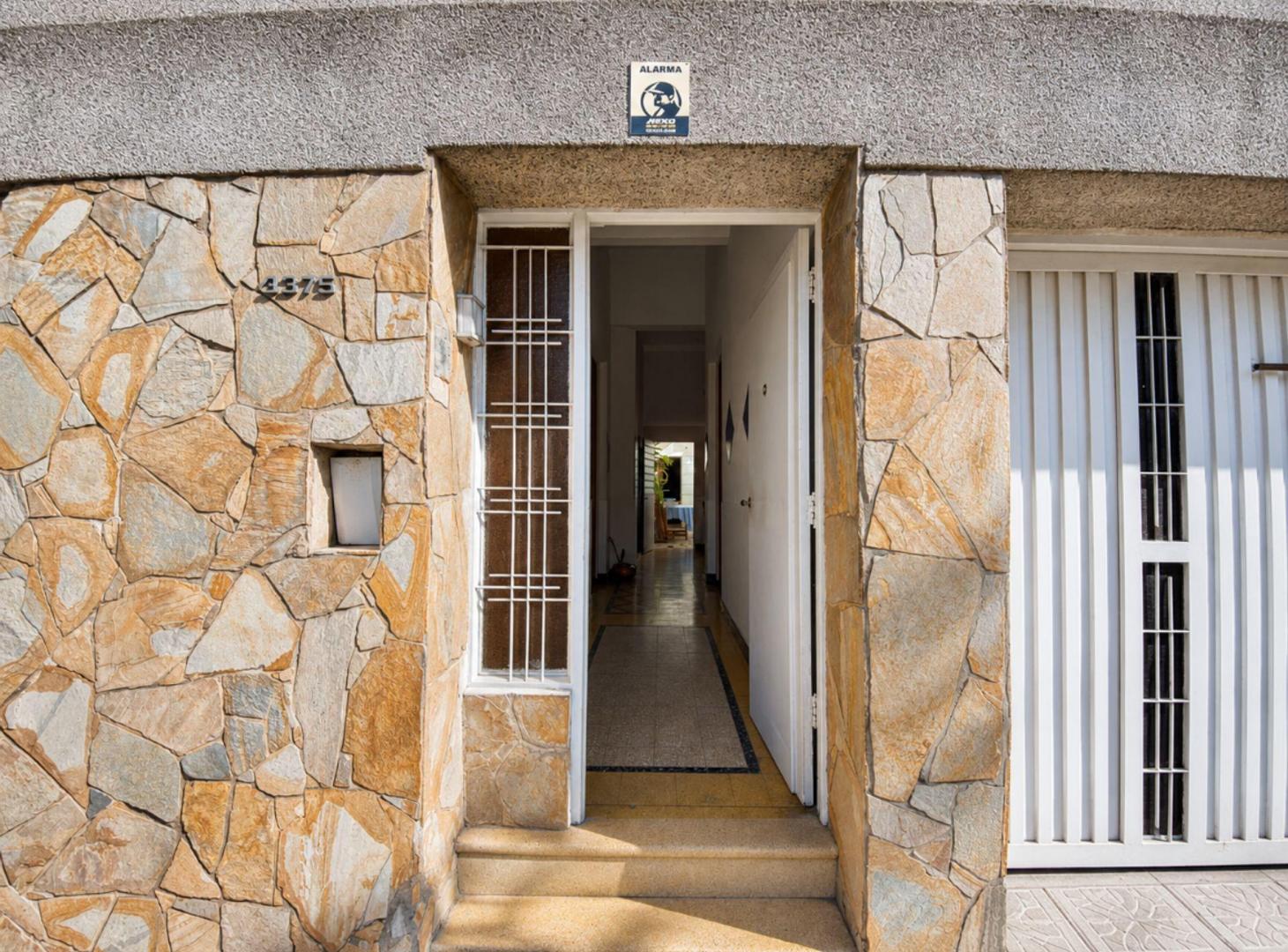 Foto de SE VENDE AMPLIA CASA EN BARRIO CONSTITUYENTES!, imagen 3