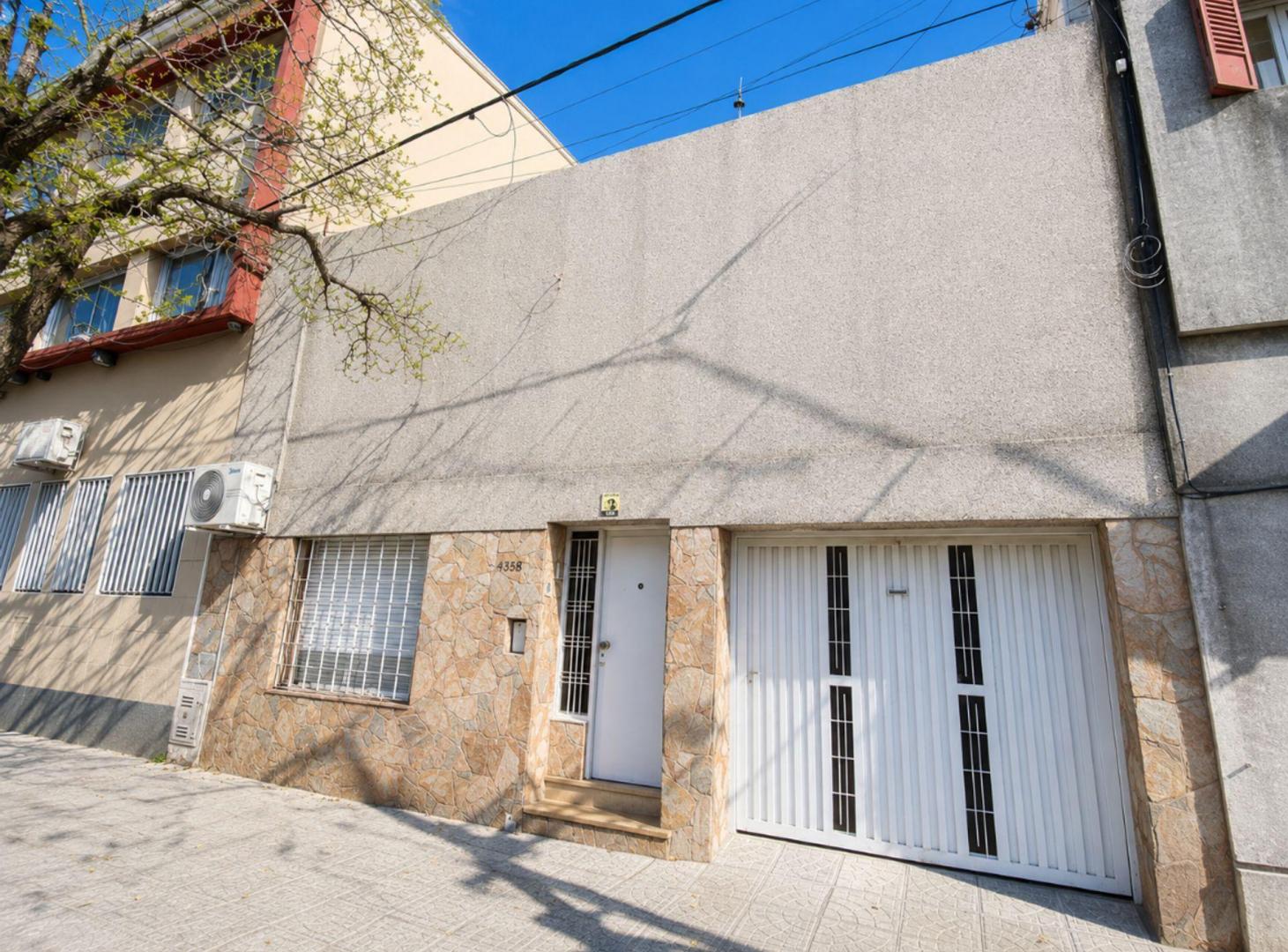 Foto de SE VENDE AMPLIA CASA EN BARRIO CONSTITUYENTES!, imagen 2