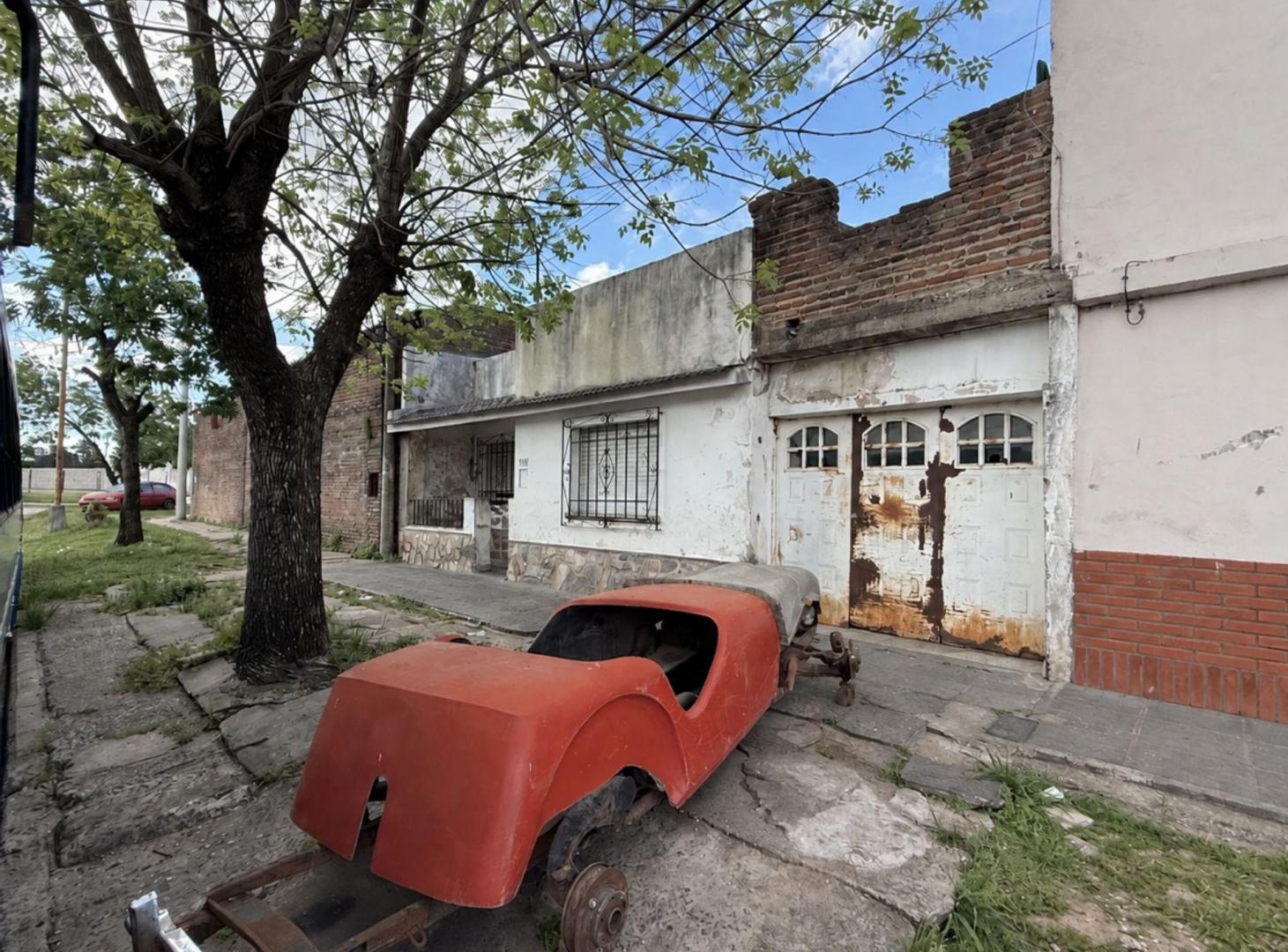 Foto de CASA DOS DORMIS Y COCHERA BARRIO CENTENARIO, imagen 2