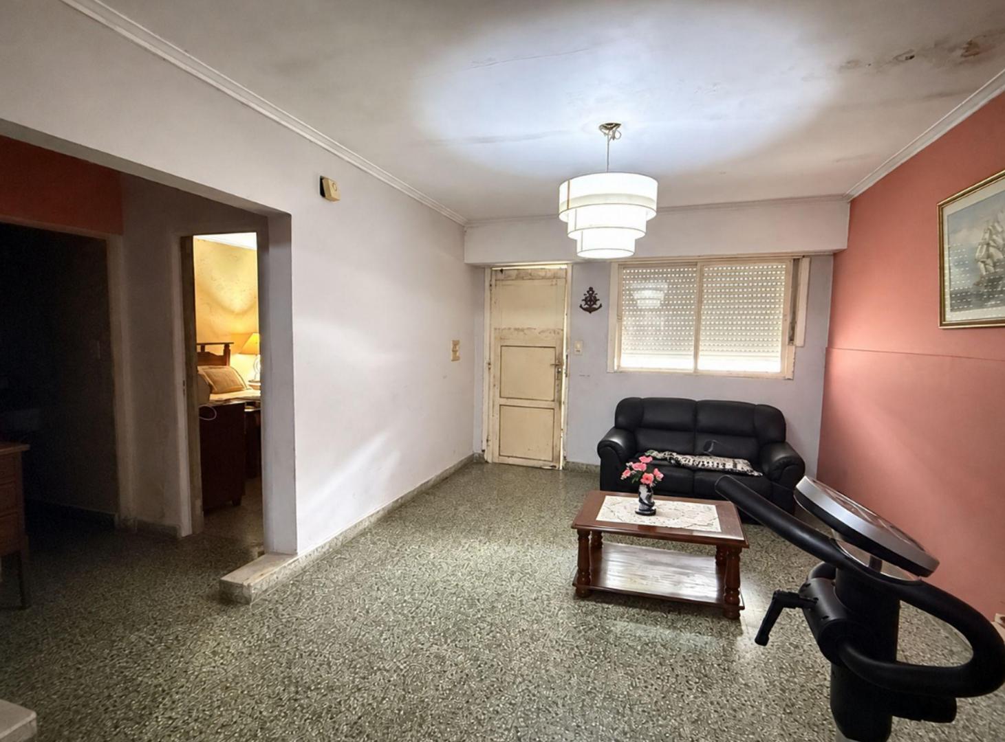 Foto de CASA DOS DORMIS Y COCHERA BARRIO CENTENARIO, imagen 3