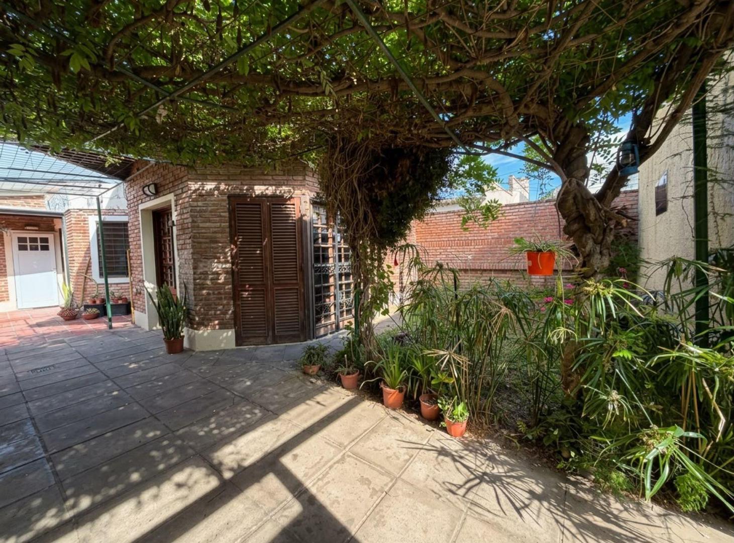 Foto de Casa de 3 dormitorios patio verde y cochera, imagen 2