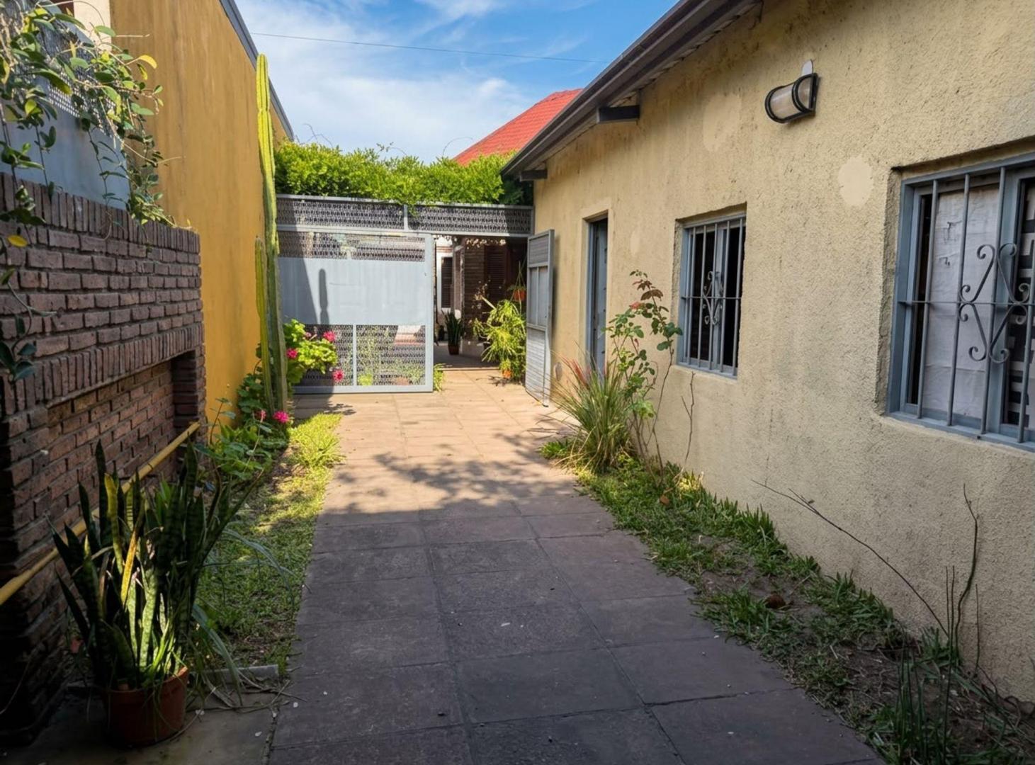 Foto de Casa de 3 dormitorios patio verde y cochera, imagen 4