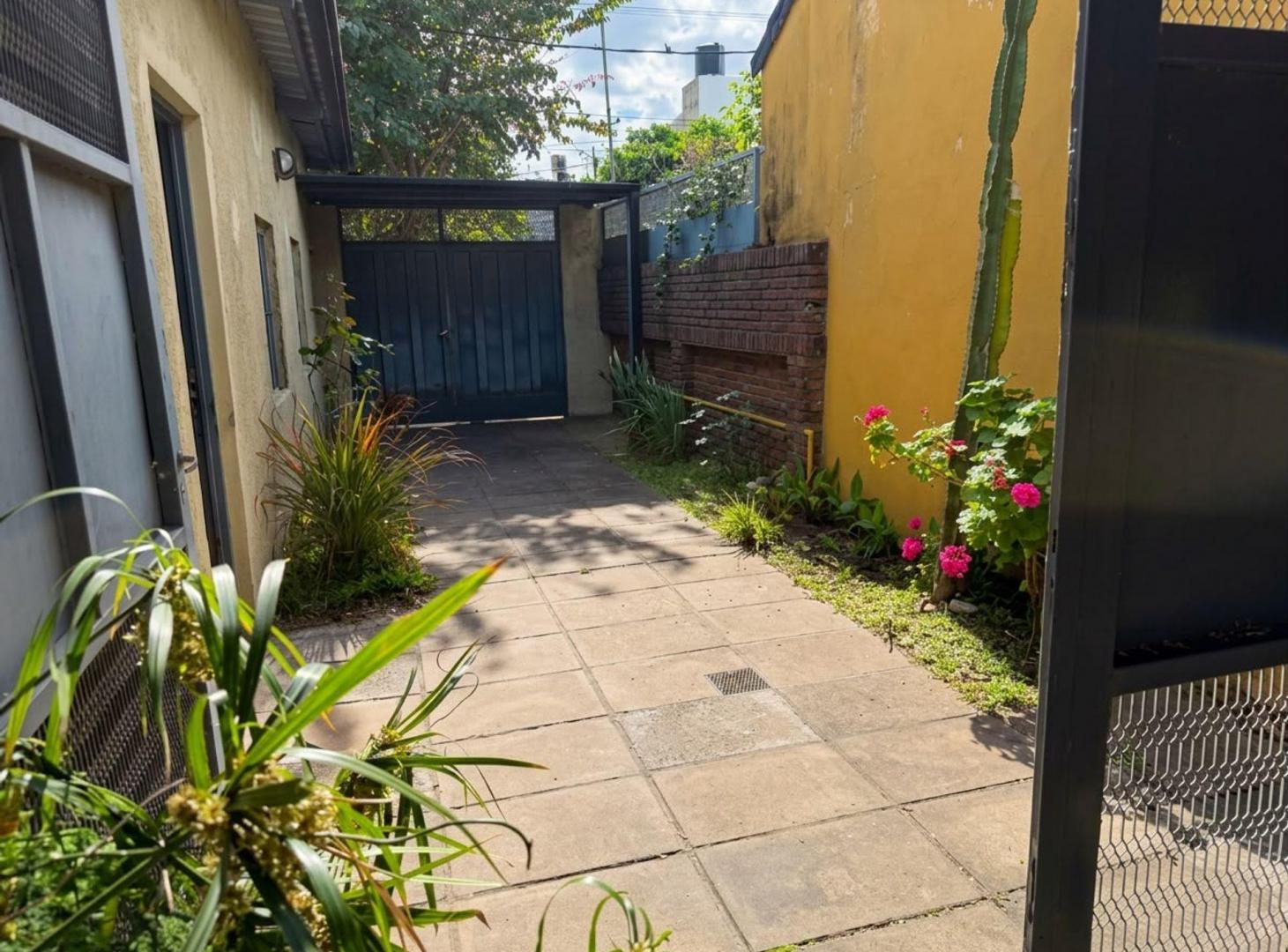 Foto de Casa de 3 dormitorios patio verde y cochera, imagen 1