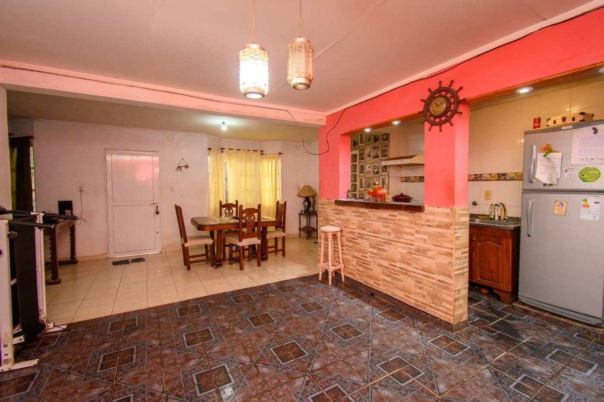 Foto de Venta- Casa 3d, cochera doble y patio -B° Favaloro, imagen 4