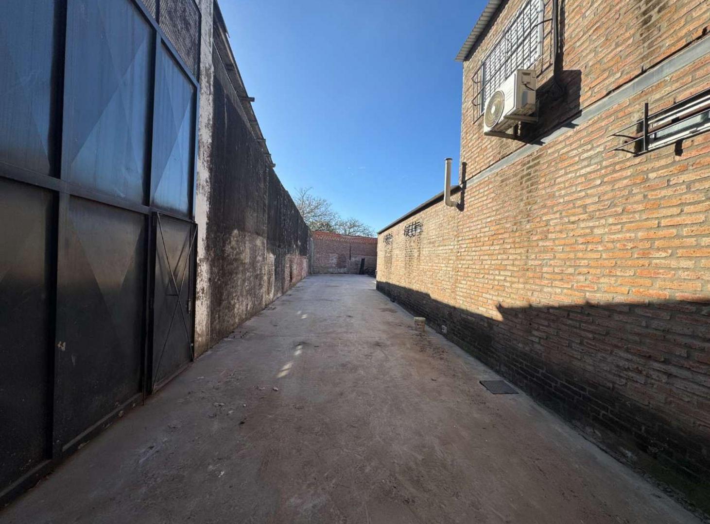 Foto de Gran galpon sobre importante avenida, imagen 5