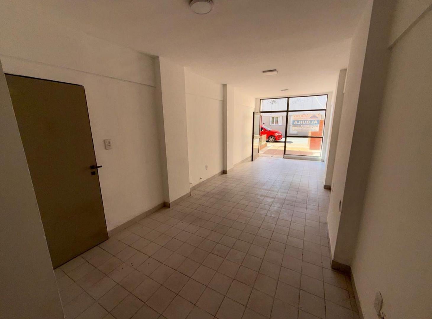 Foto de ALQUILER LOCAL COMERCIAL EN EL CENTRO, imagen 2