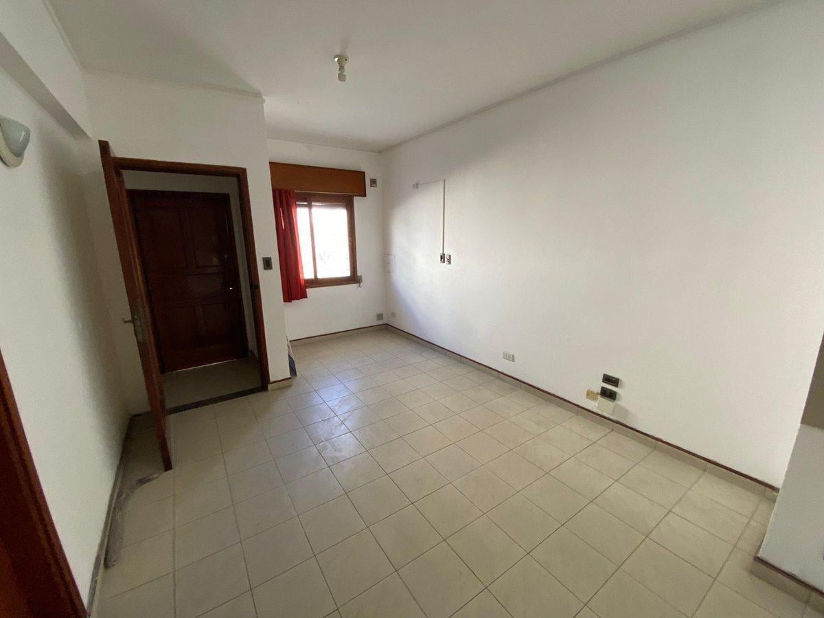 Foto de Depto de 1 dormitorio + escritorio en alquiler, imagen 2