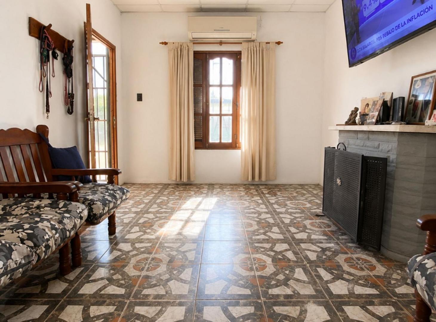 Foto de CASA FAMILIAR CON QUINCHO, PILETA Y LOCAL COMERCIA, imagen 4