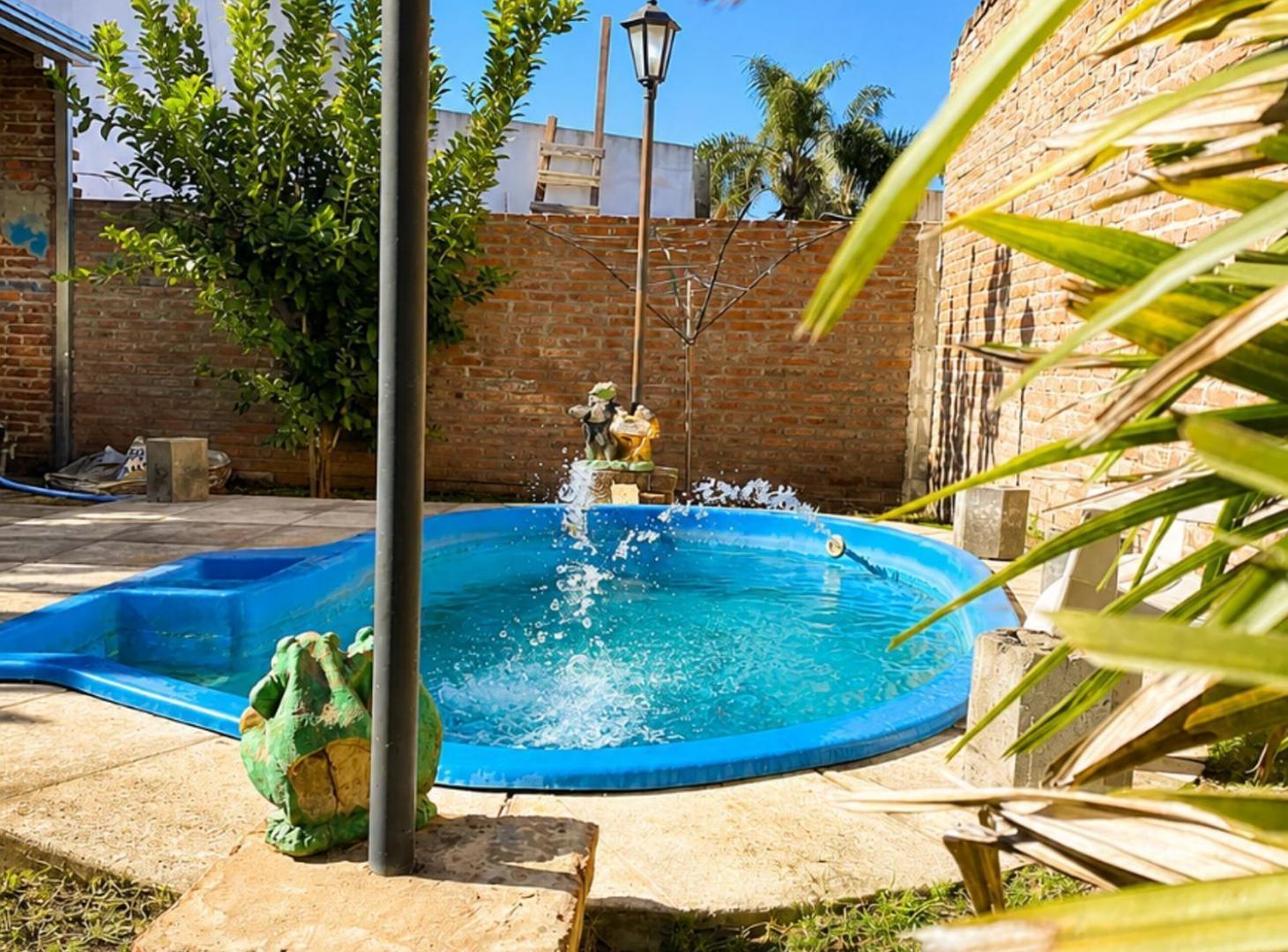 Foto de CASA FAMILIAR CON QUINCHO, PILETA Y LOCAL COMERCIA, imagen 2