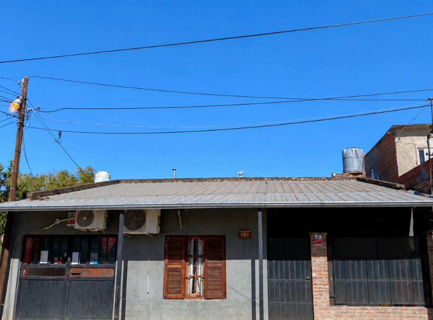 Foto de CASA FAMILIAR CON QUINCHO, PILETA Y LOCAL COMERCIA, imagen 3
