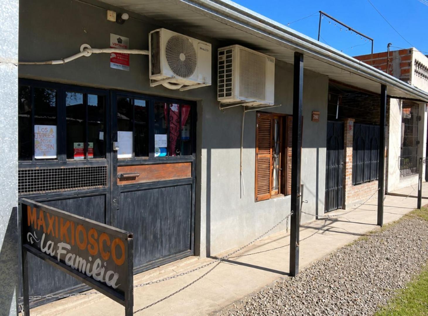 Foto de CASA FAMILIAR CON QUINCHO, PILETA Y LOCAL COMERCIA, imagen 1