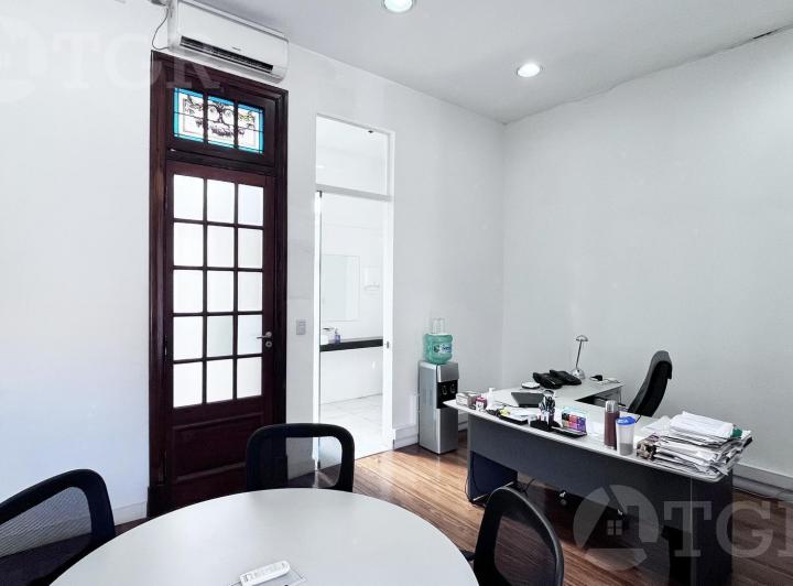 Venta Casa-oficina 6 ambientes con parrilla en Constitución 2
