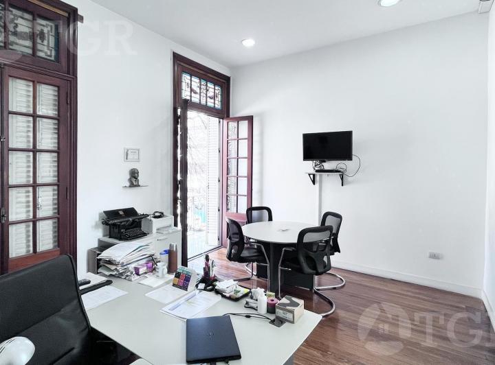 Venta Casa-oficina 6 ambientes con parrilla en Constitución 1