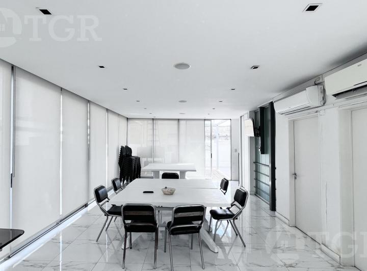Venta Casa-oficina 6 ambientes con parrilla en Constitución 5