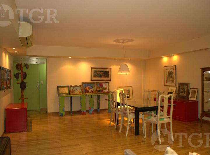 Venta Departamento Semi piso-5 amb.-  Patio- Dos balcones-Dependencia. Belgrano R 4