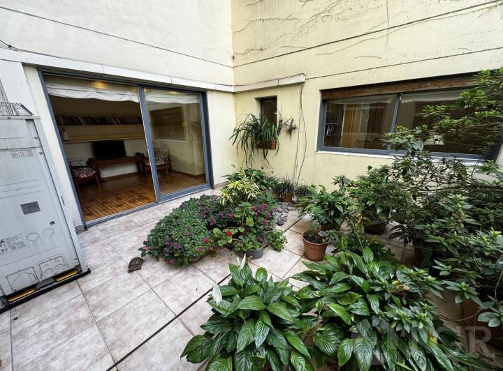 Venta Departamento Semi piso-5 amb.-  Patio- Dos balcones-Dependencia. Belgrano R 3