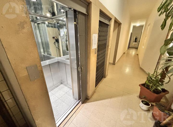 Departamento en venta de 3 ambientes sobre Av Rivadavia 3