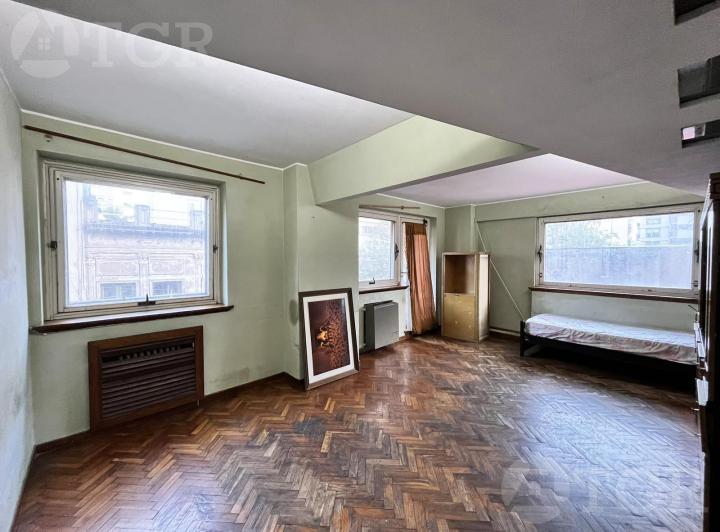 Departamento en  Venta  5 ambientes con balcón en Balvanera 2