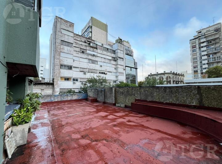 Departamento en  Venta  5 ambientes con balcón en Balvanera 1