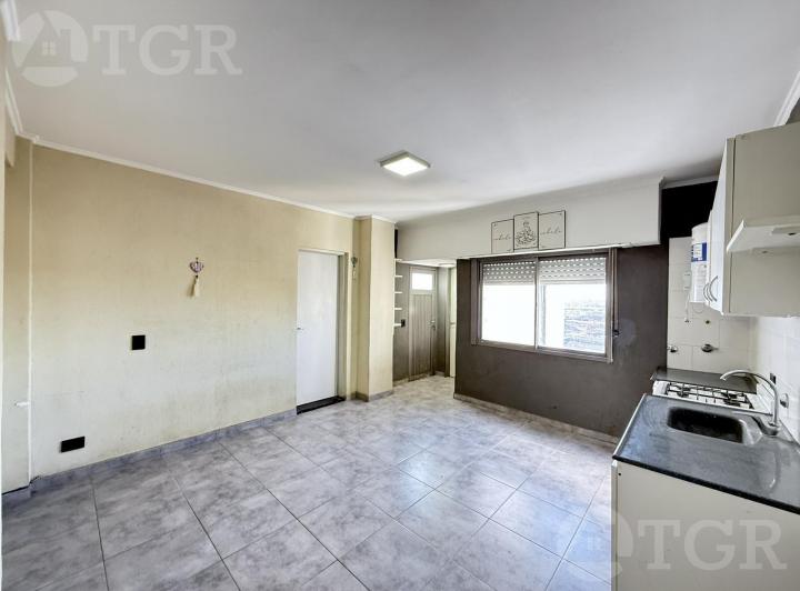Venta departamento 2 ambientes con patio terraza Avellaneda Centro 2