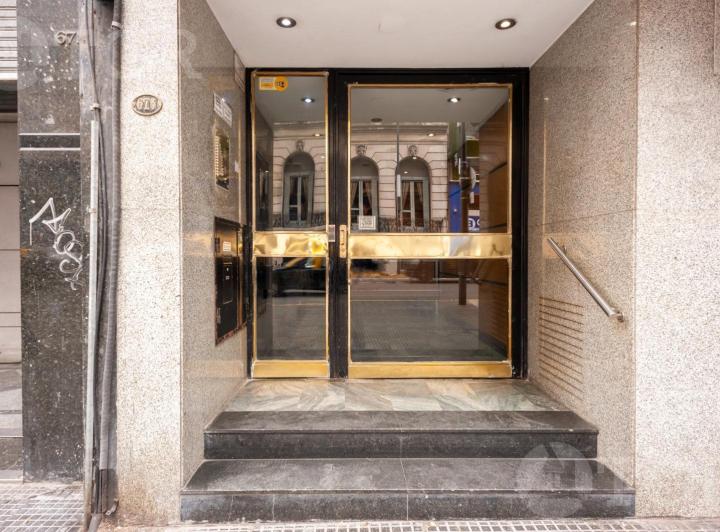 VENTA MONOAMBIENTE AMOBLADO EN MICROCENTRO 2
